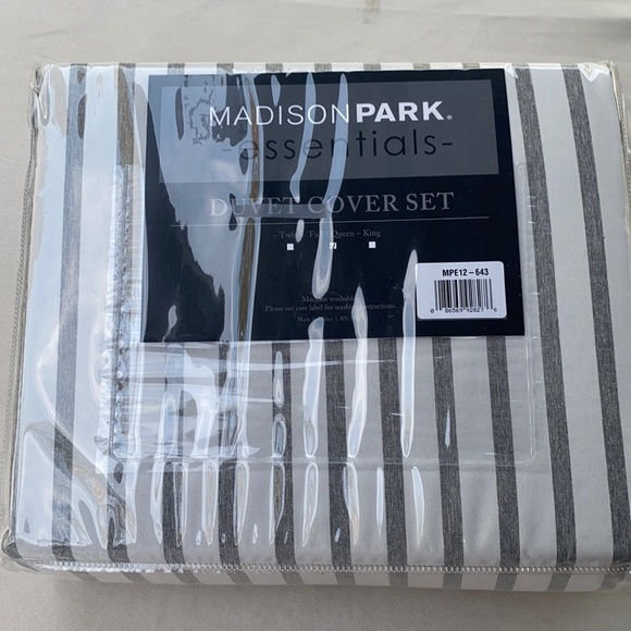 Madison Park Essentials Reversible Duvet Cover Set - Picture 4 of 8